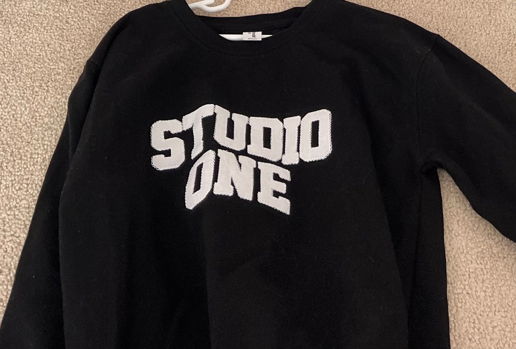 STUDIO ONE Sweatshirt - White Fabric Applique