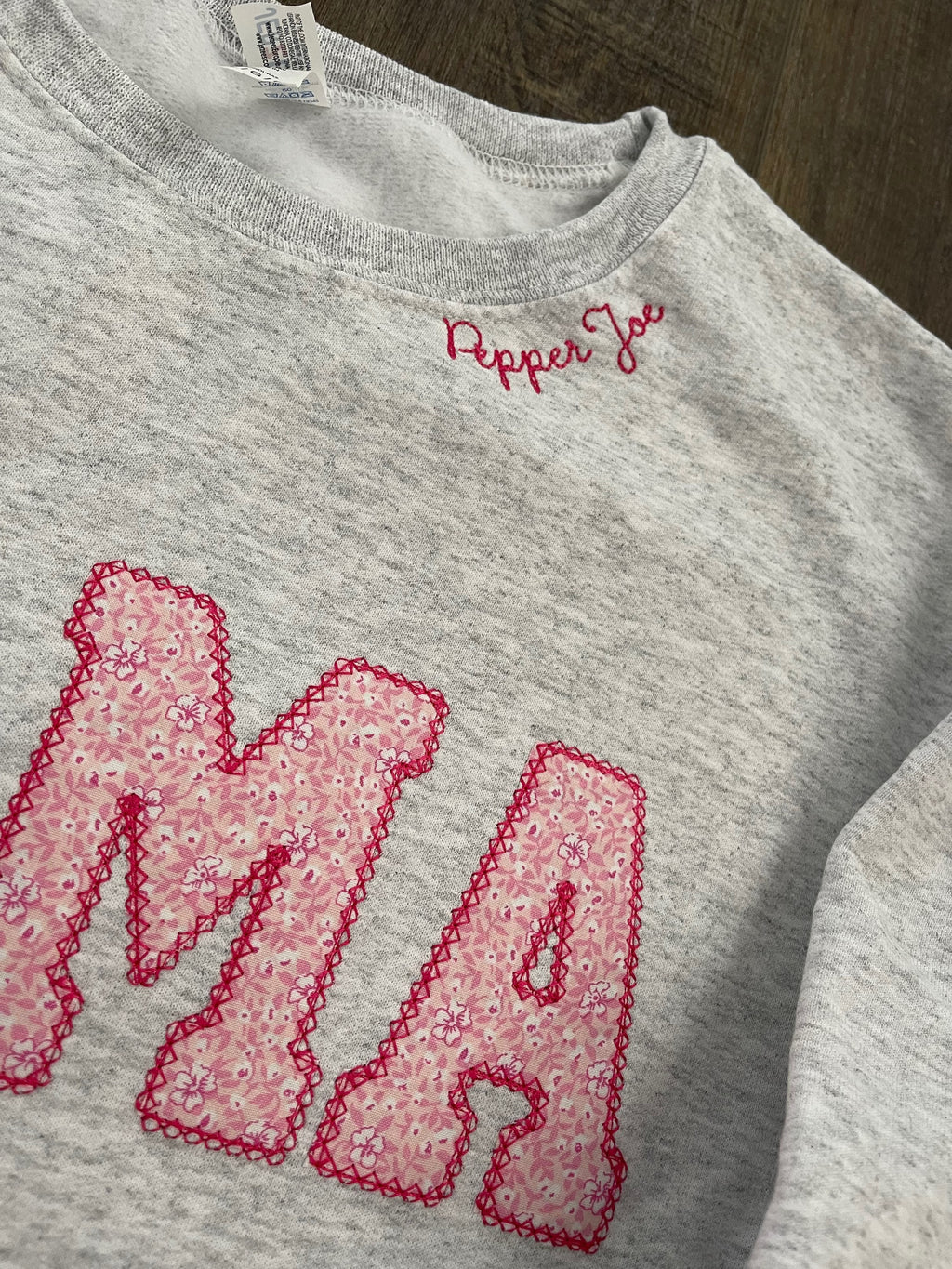Mama Embroidered Pink Floral Applique Sweatshirt With Children Name  | Mama Pullover with Baby Name Collar, Gift for Mom, Mama Shirt
